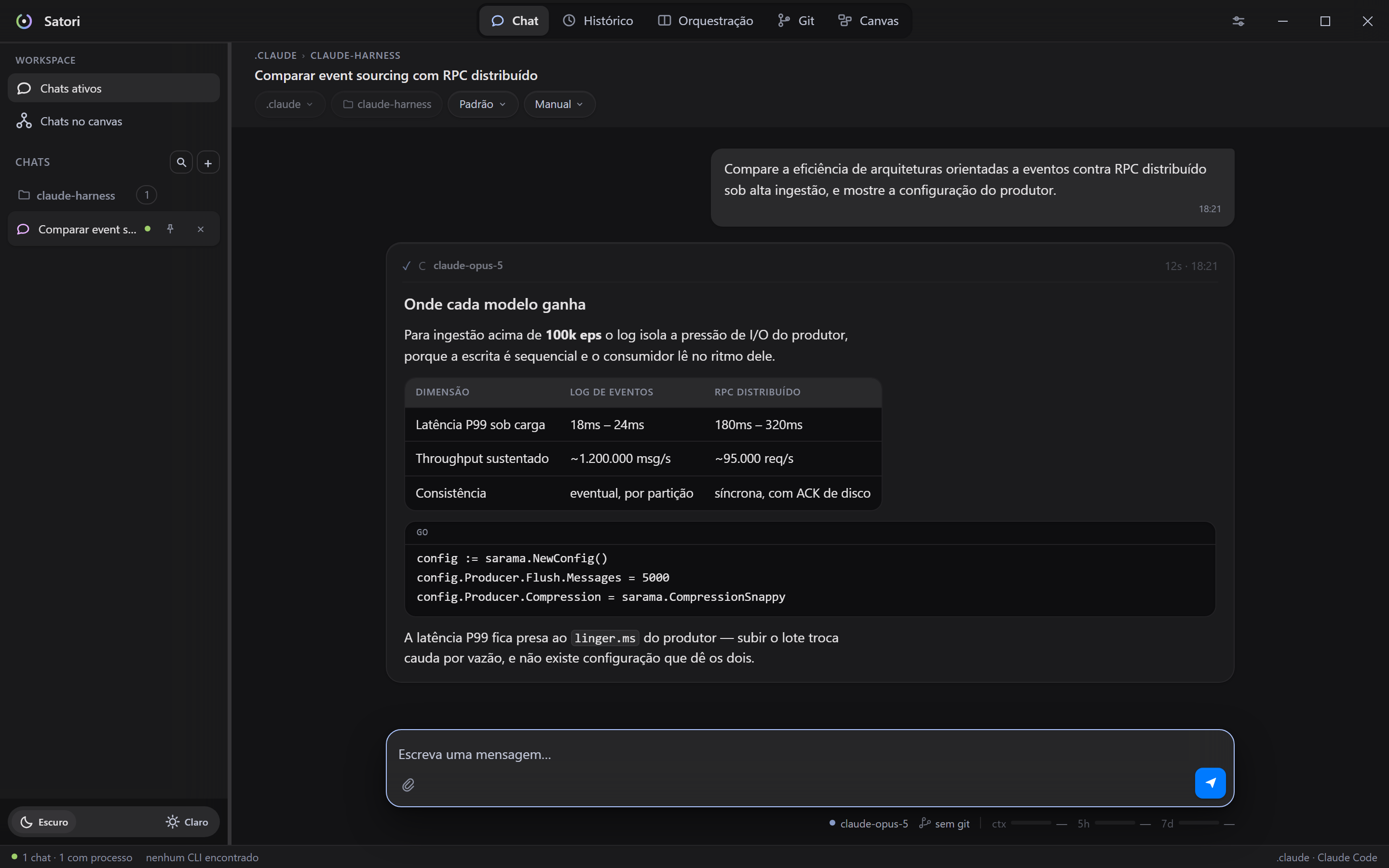 Um turno respondido: a fala do usuário à direita, o cartão da resposta do agente com tabela e bloco de código, e o cabeçalho dizendo quem respondeu e quanto o turno custou